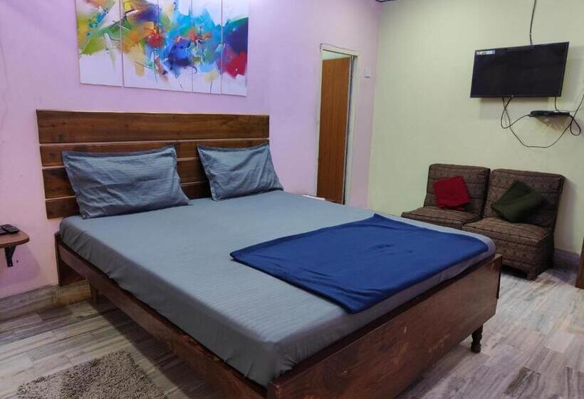 Economy Triple Room, Hcb