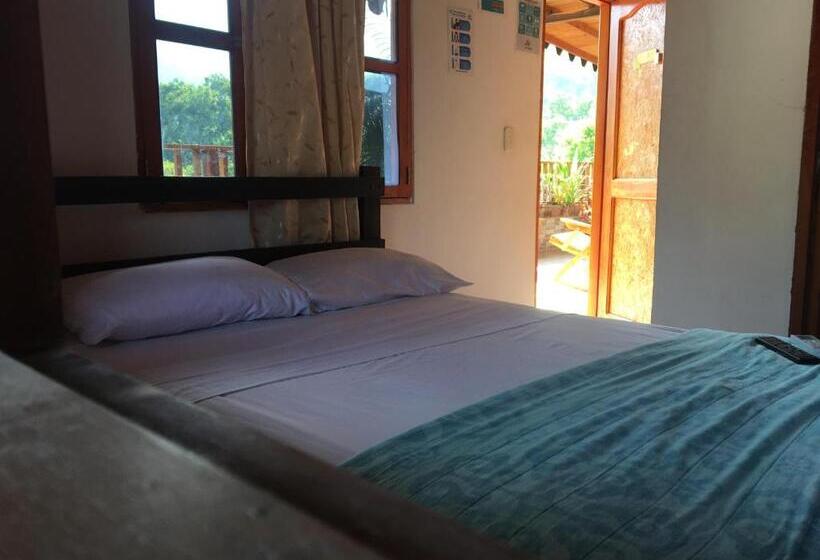 스탠다드 트리플 룸, Hostal Los Wichos