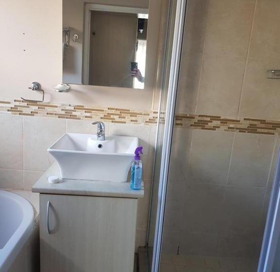 家庭间, Winchester Place