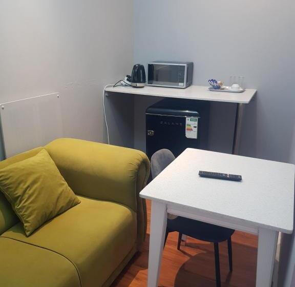 家庭间, Winchester Place