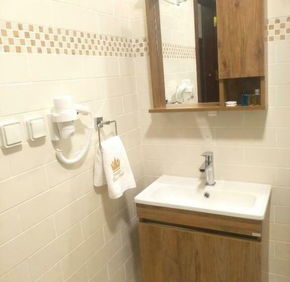 اتاق لوکس, Golden Airport