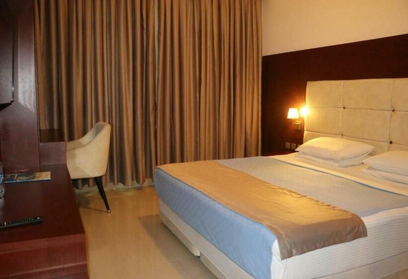 اتاق لوکس, Golden Airport