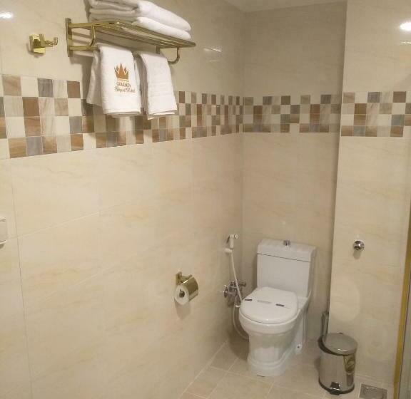 سوییت لوکس, Golden Airport