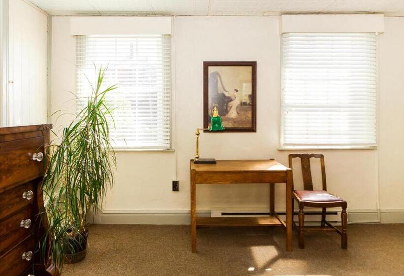 غرفة قياسية مطلّة علي الحديقة, James Buchanan Hotel, Trademark Collection By Wyndham