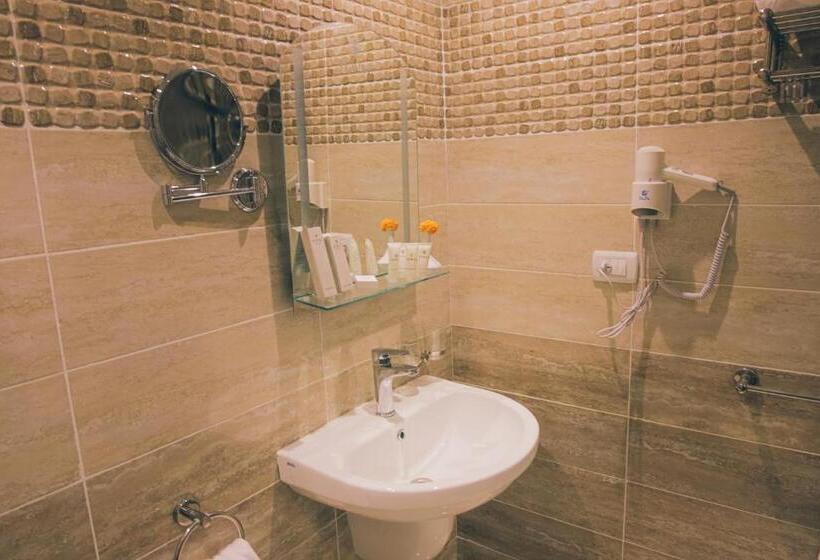 سوییت جونیور, Jewel Green Mountain