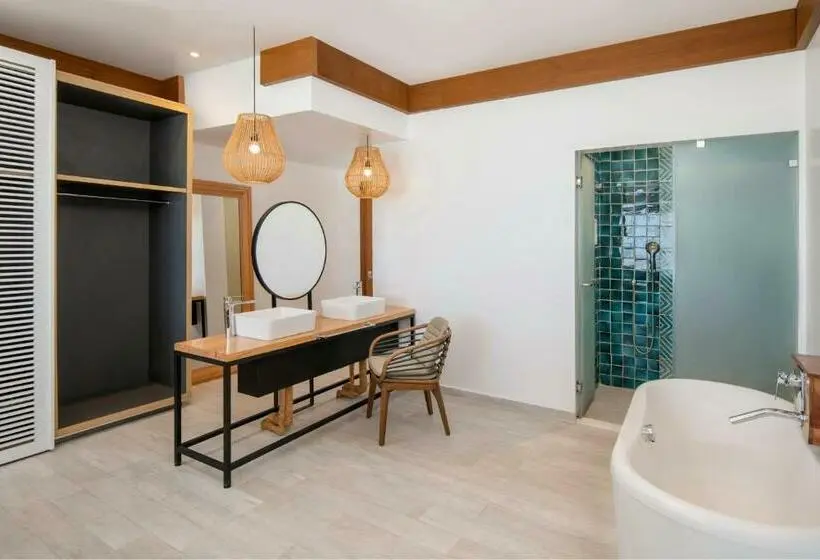 Deluxe Room with Balcony