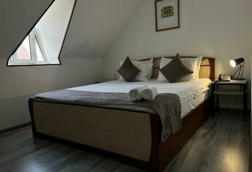 اتاق لوکس, Temurkhan