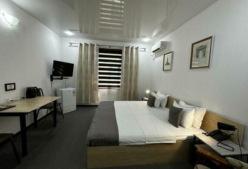 اتاق لوکس, Temurkhan