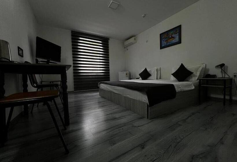 اتاق لوکس, Temurkhan