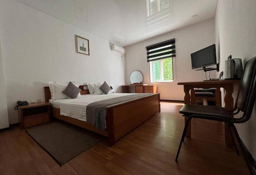 اتاق لوکس, Temurkhan