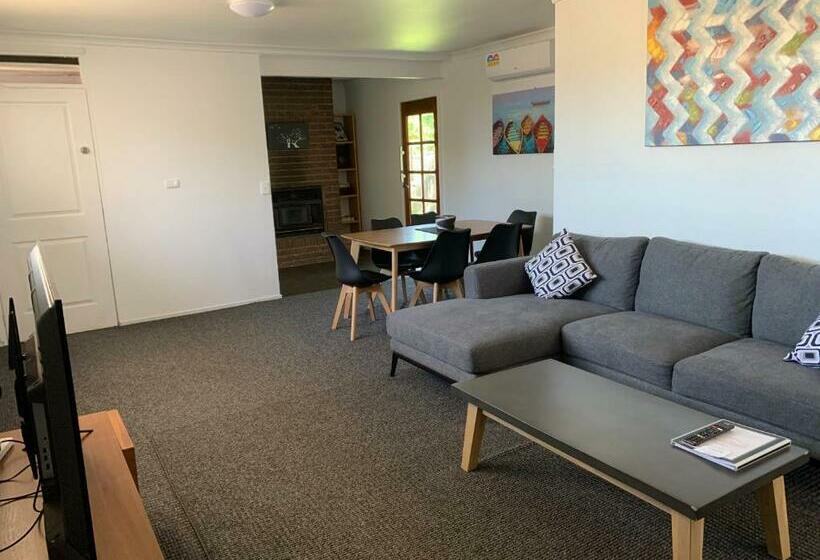 شقة غرفة واحدة, Kings Avenue Motel