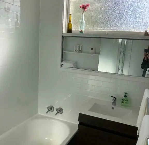 １ベッドルームアパートメント, Kings Avenue Motel