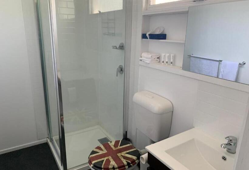 חדר דלוקס, Kings Avenue Motel