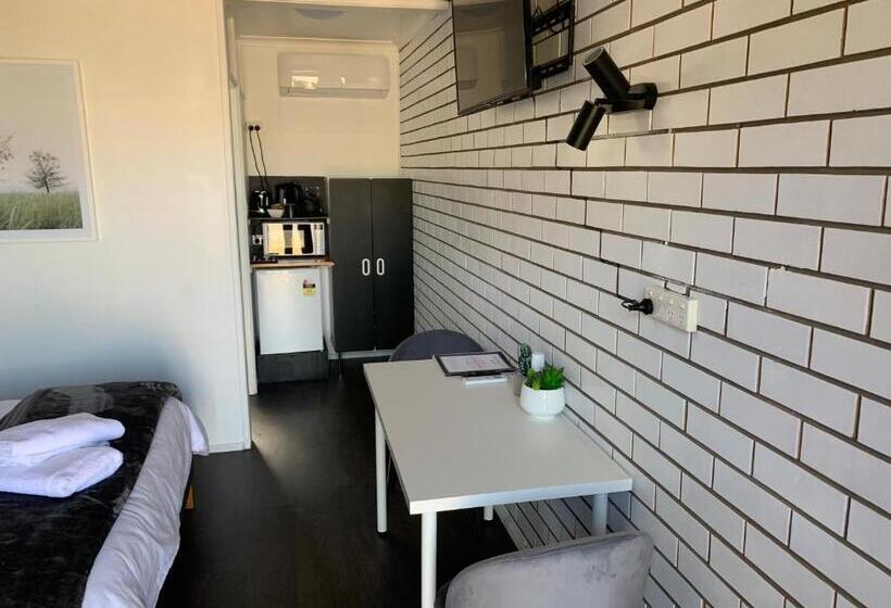 חדר דלוקס, Kings Avenue Motel