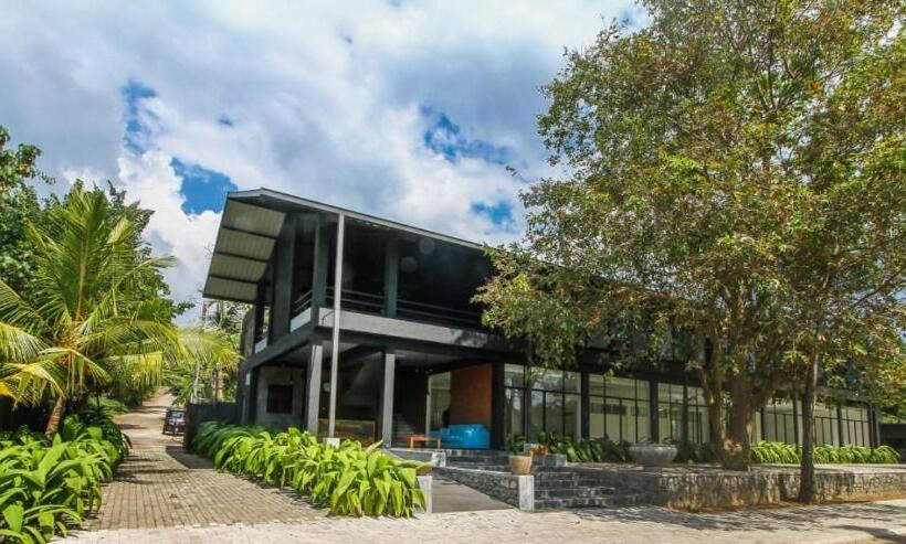 Номер Deluxe, The Domain