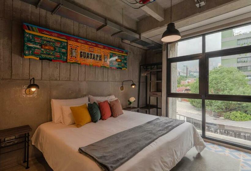 스탠다드 룸, Masaya Medellin