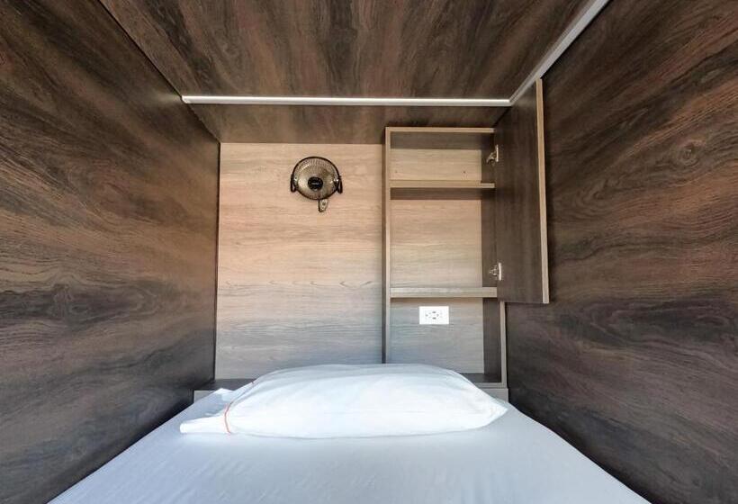 공동 객실, Masaya Medellin