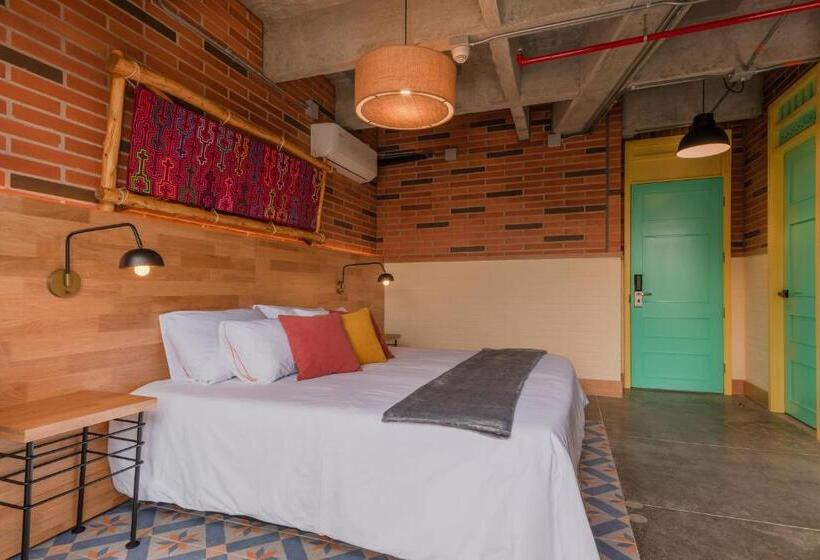 주니어 스위트, Masaya Medellin