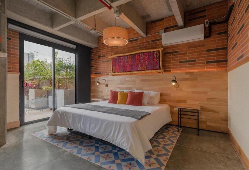 주니어 스위트, Masaya Medellin