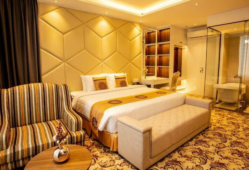 سوئیت با تخت بزرگ, Elizabeth