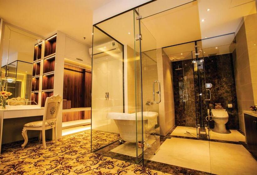 سوئیت با تخت بزرگ, Elizabeth