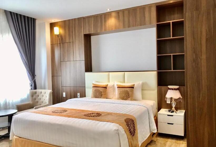 سوییت خانوادگی, Elizabeth