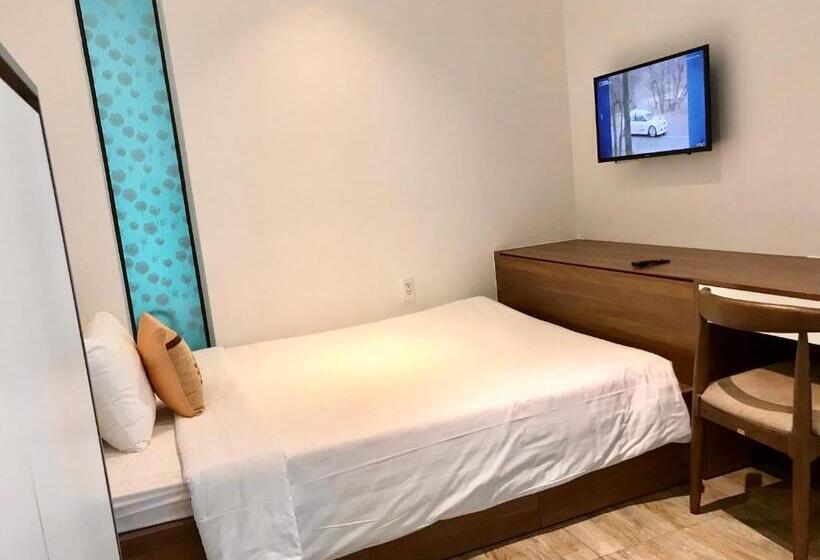 سوییت خانوادگی, Elizabeth