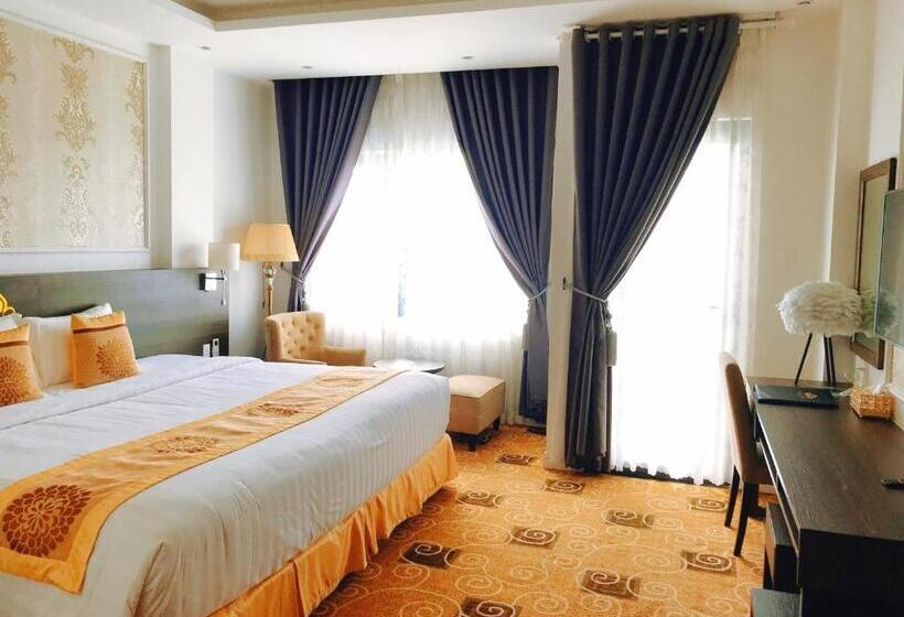 اتاق لوکس با بالکن, Elizabeth