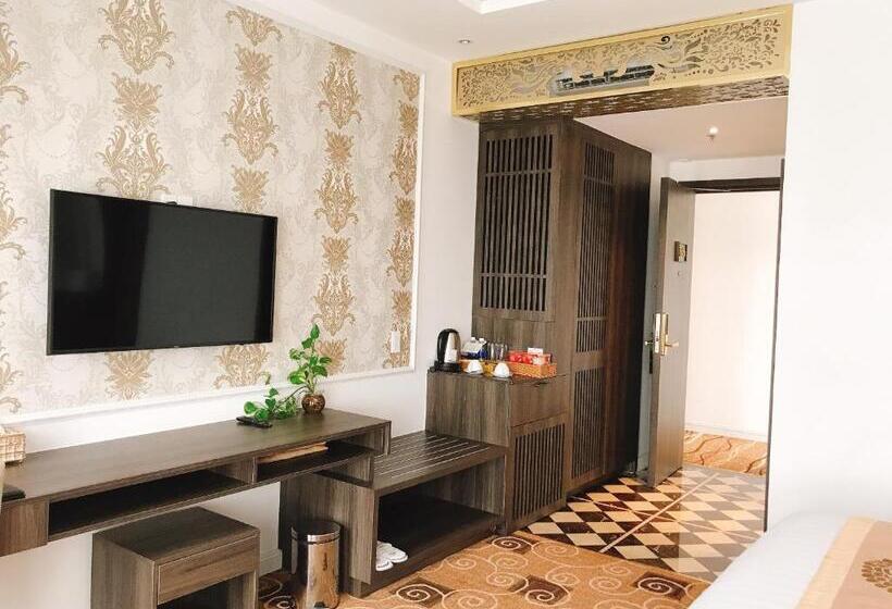 اتاق لوکس با بالکن, Elizabeth