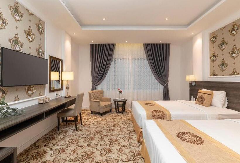 اتاق استاندارد با چشمانداز استخر, Elizabeth