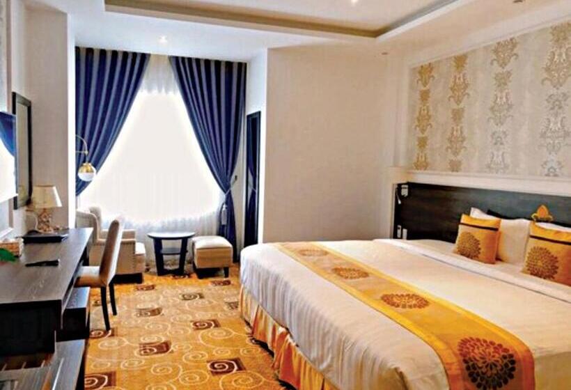 اتاق سوپریور, Elizabeth