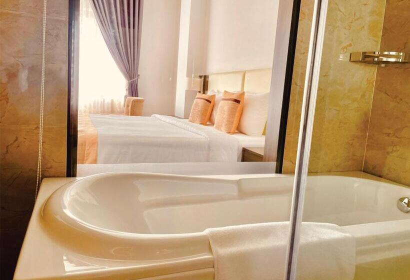 اتاق سوپریور, Elizabeth