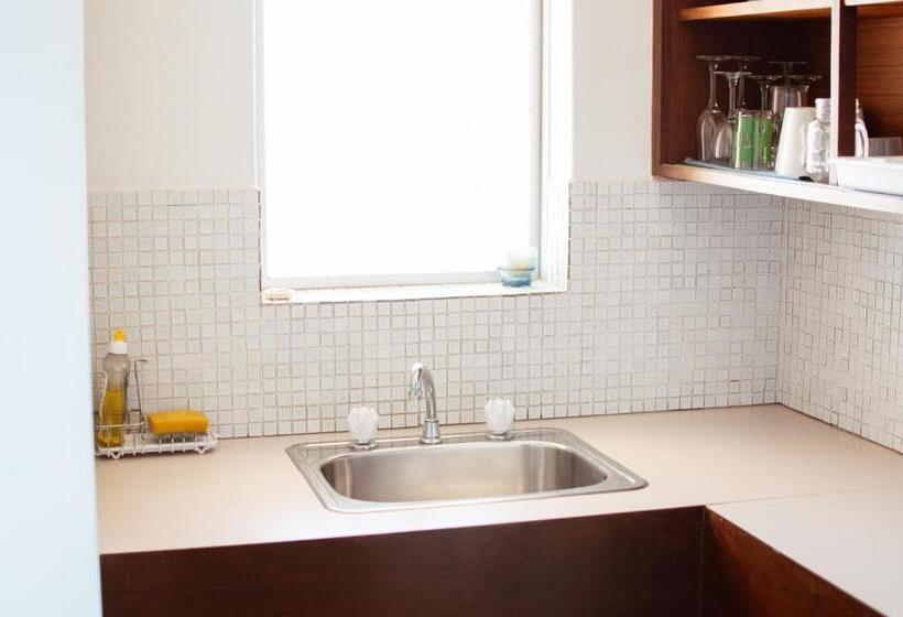 غرفة عائلية, Kambalda Hotel And The Nickel Bar