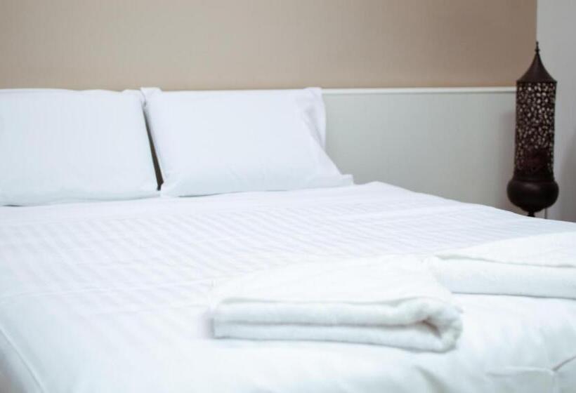 غرفة عائلية, Kambalda Hotel And The Nickel Bar