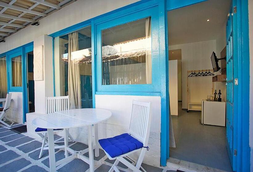 اتاق استاندارد چهار تخته, Sofia's On The Beach