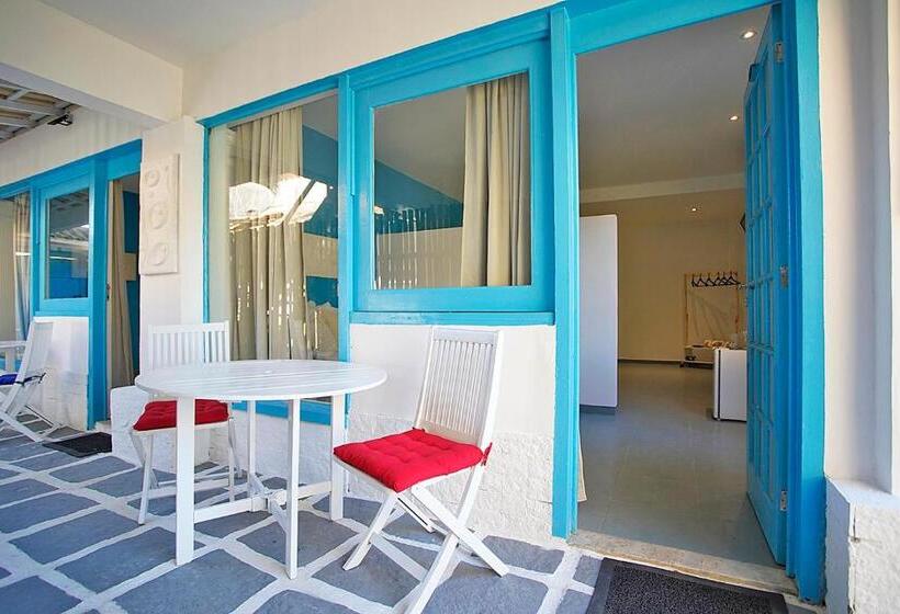 اتاق استاندارد سه نفره, Sofia's On The Beach