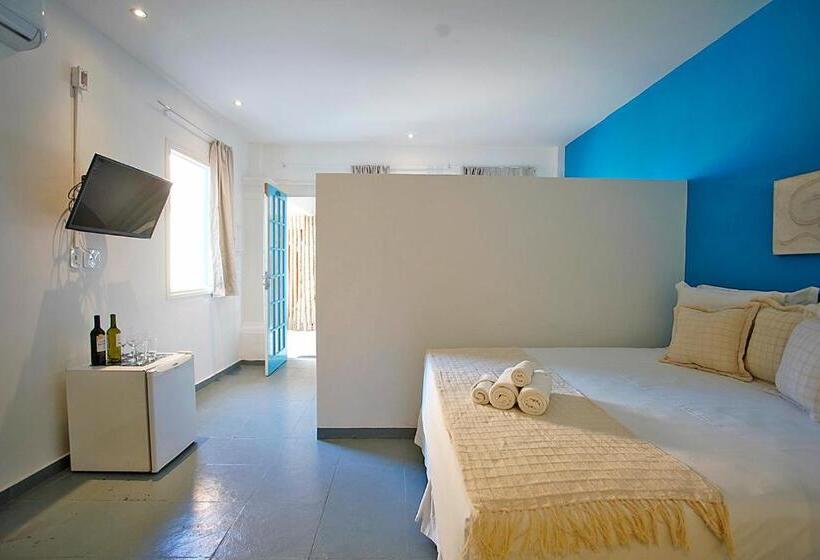 اتاق استاندارد سه نفره, Sofia's On The Beach