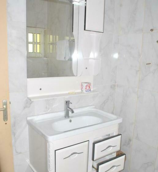 اتاق استاندارد سه نفره, White Horse Hotel Cotonou