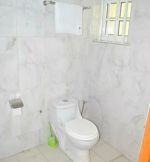 اتاق استاندارد سه نفره, White Horse Hotel Cotonou