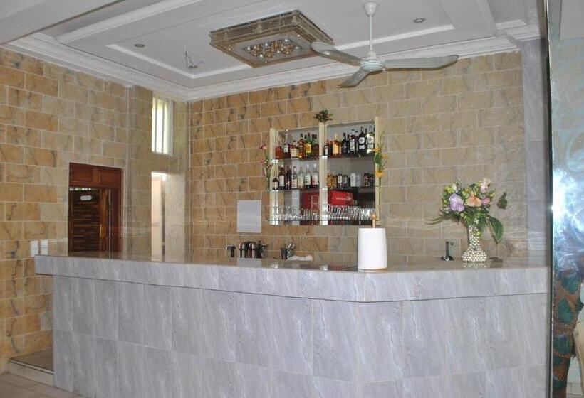 اتاق استاندارد سه نفره, White Horse Hotel Cotonou