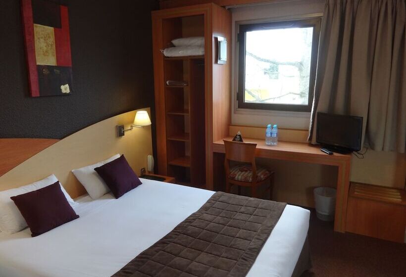 اتاق استاندارد چهار تخته, Brit Hotel Saint Nazaire Centre