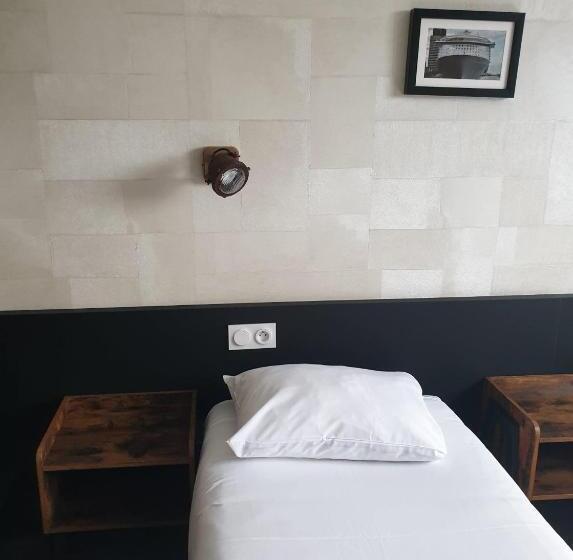 اتاق استاندارد, Brit Hotel Saint Nazaire Centre