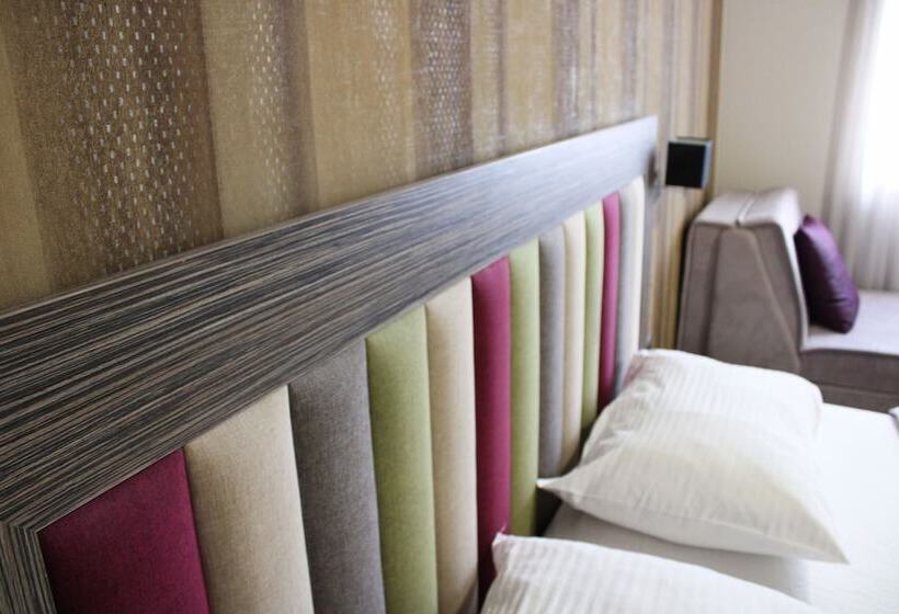 اتاق سوپریور سه تخته, Brotnjo