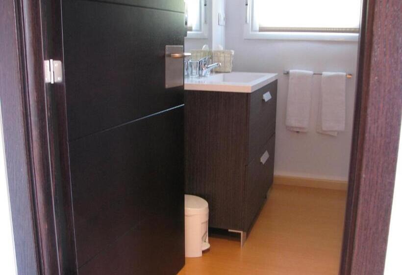 חדר סטנדרט לשלושה, Elizalde