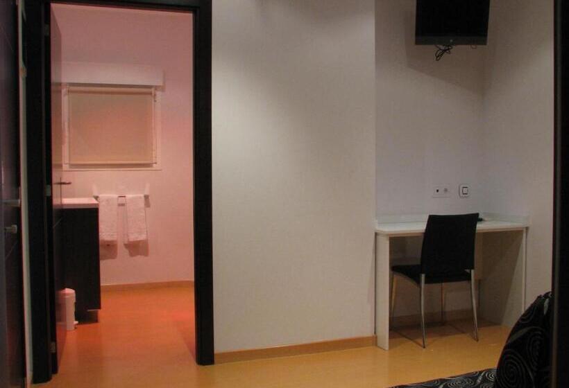 חדר משפחתי, Elizalde