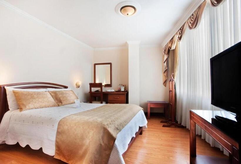 غرفة قياسية فردية, Fernando Plaza