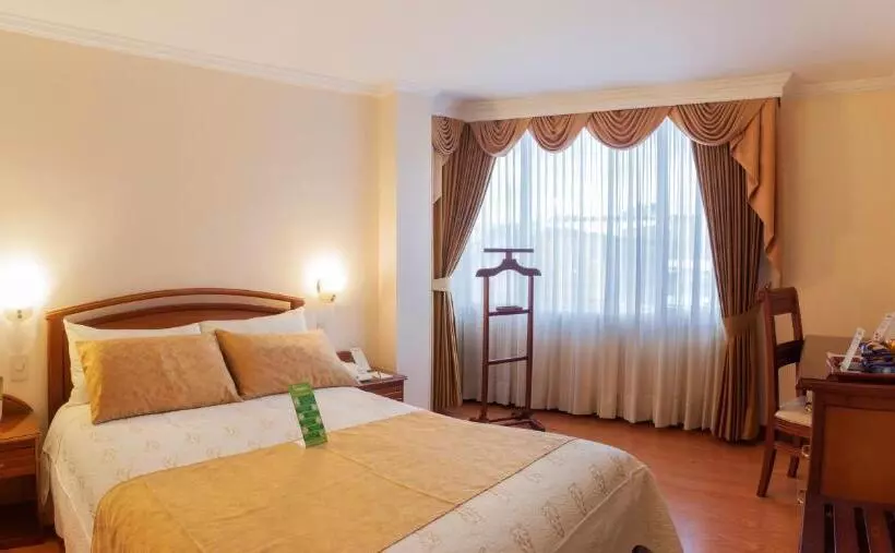 اتاق استاندارد, Fernando Plaza