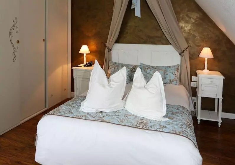 コンフォートトリプルルーム, Hôtel Restaurant Verger Des Châteaux, The Originals Relais, Proche Sélestat