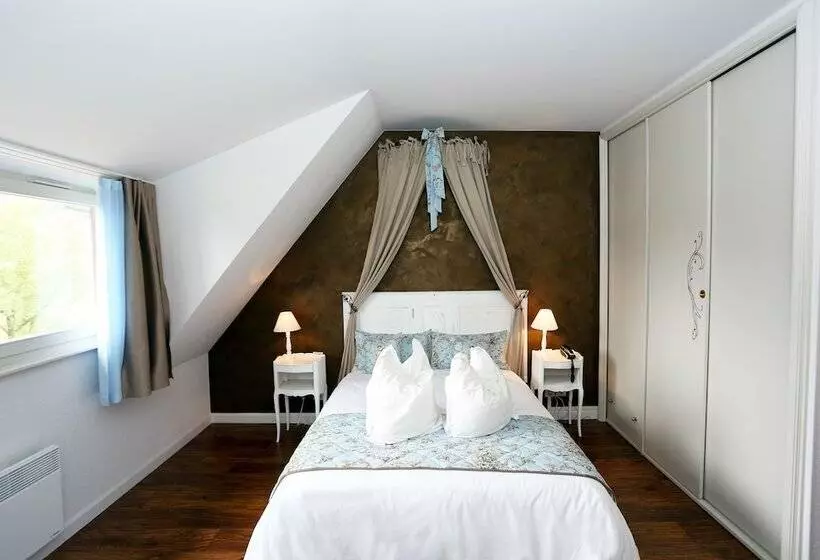 コンフォートトリプルルーム, Hôtel Restaurant Verger Des Châteaux, The Originals Relais, Proche Sélestat