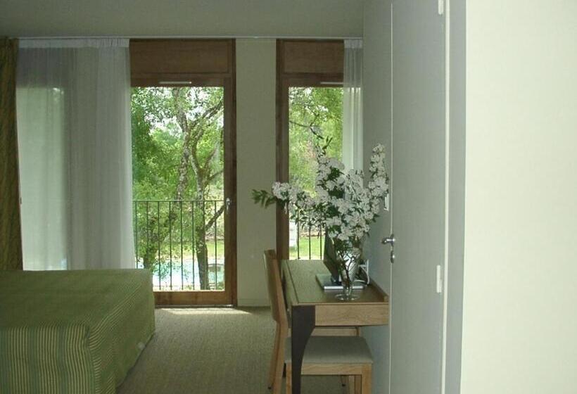 חדר פרסטיז' לשלושה, Les Esclargies